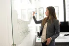 LinkedIn: Британските висшисти от Gen Z търсят работни места с повече ваканции