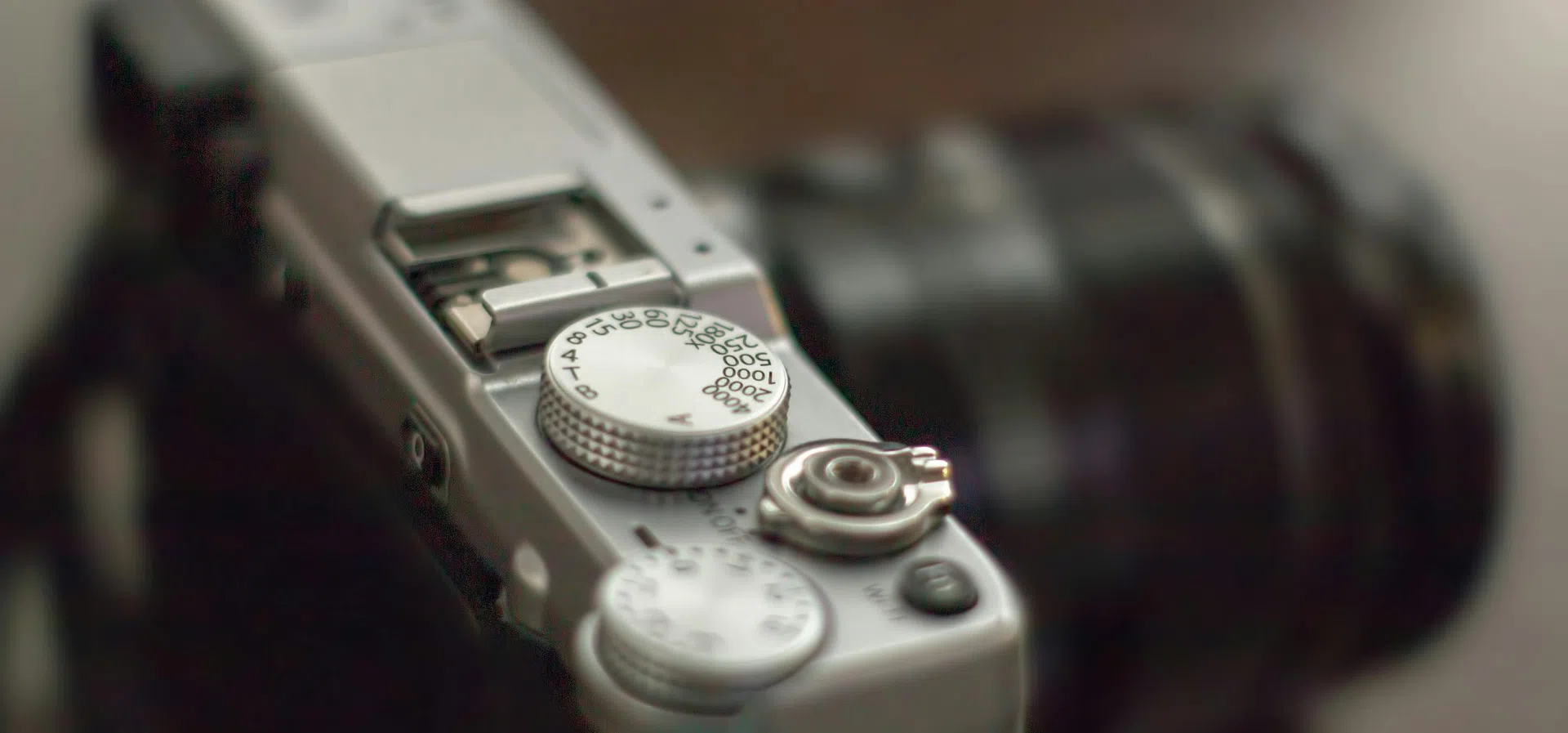 Ретро фотоапарат с иновативни функции връща блясъка на Fujifilm