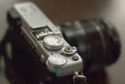 Ретро фотоапарат с иновативни функции връща блясъка на Fujifilm