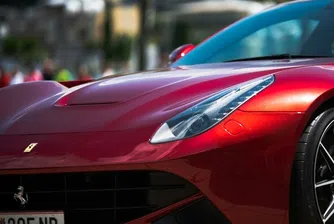 Под заплахите от мита: Защо Ferrari е забележително невъзмутима