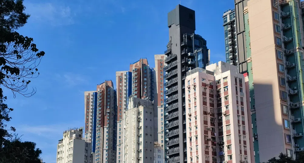 Икономически импулс: Хонконг премахва десетилетни ограничения върху имотите