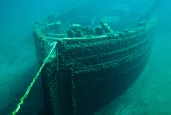 Магнатът от Охайо Лари Конър и авантюристът Патрик Лахей, съосновател на Triton Submarines, искат да се спуснат с подводница на дълбочина около 3 800 м