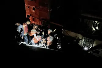 Крехкият мир в Газа се пропуква: Израел нанася поредица от въздушни удари (Обновена)