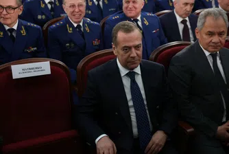 Тръмп заплаши „проваления президент“ Медведев