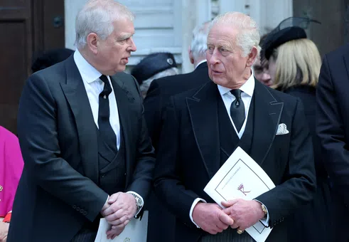 Краят на един принц: Чарлз поставя граници на монархията