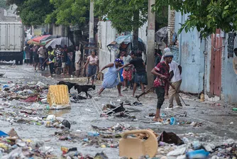 Броят на жертвите от урагана „Мелиса“ расте, докато помощта трудно достига до части от Ямайка