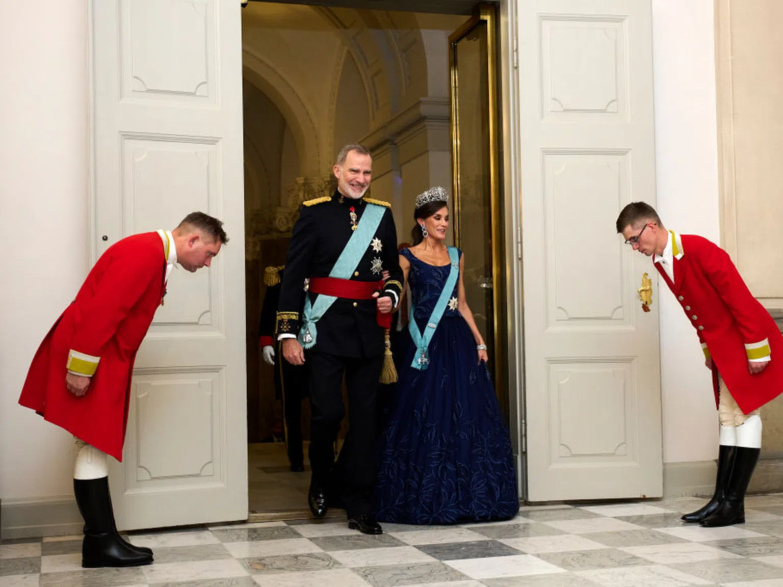 И на най-добрите се случва: Кралица Летисия направи моден гаф на дипломатически прием