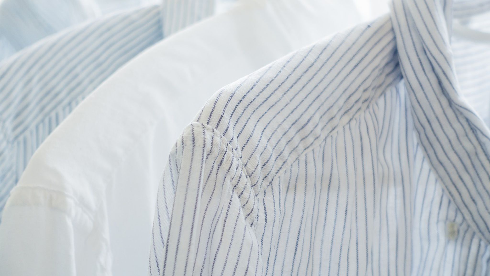 7 сигурни начина за премахване на петна от пот по бялата риза