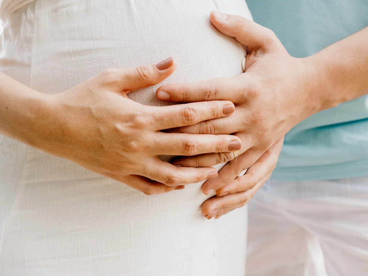 Болки в долната част на гърба по време на бременност: Какво ги причинява?