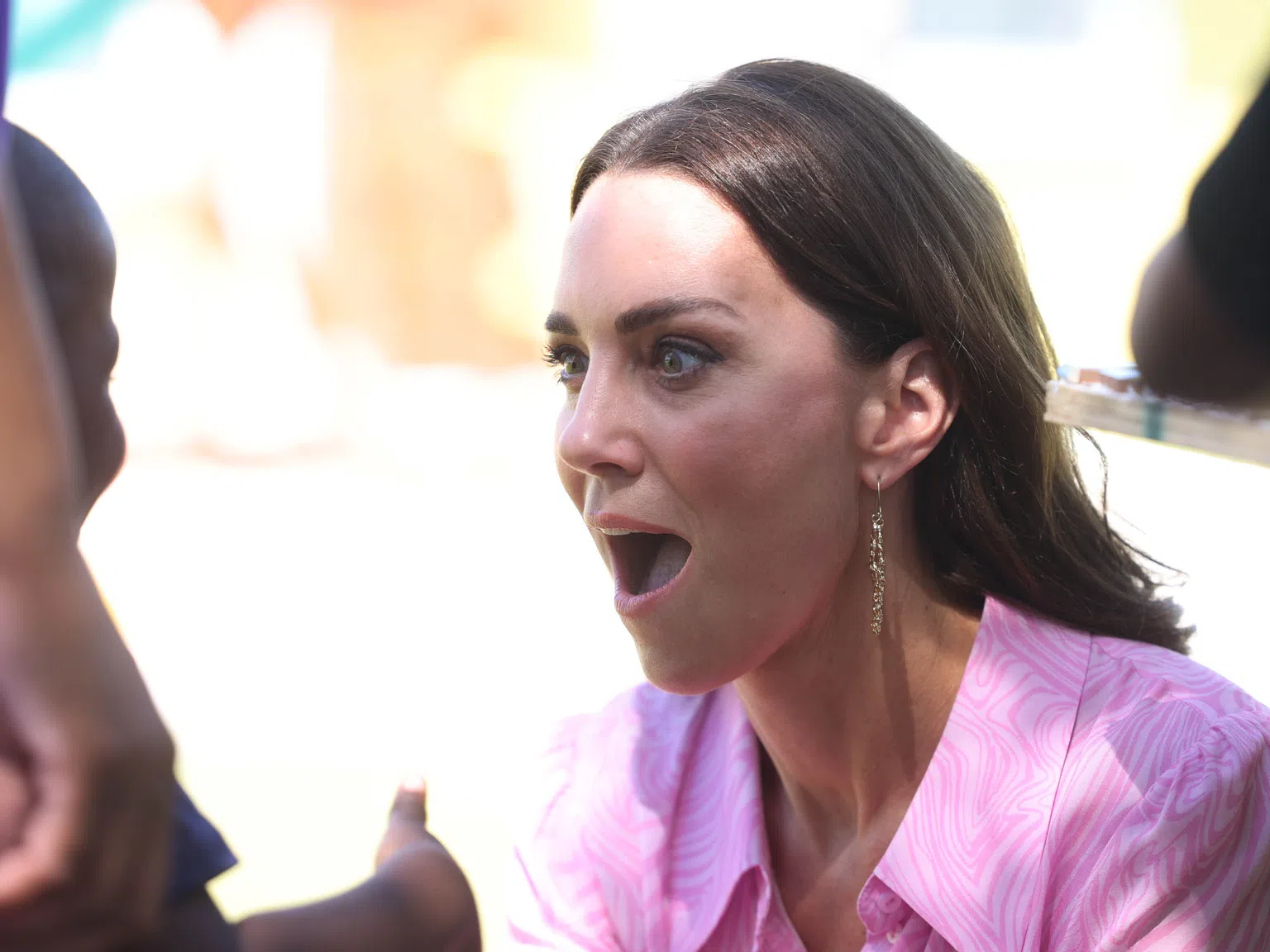 Кейт Мидълтън ни шашна - взе карибска виагра пред всички (видео)