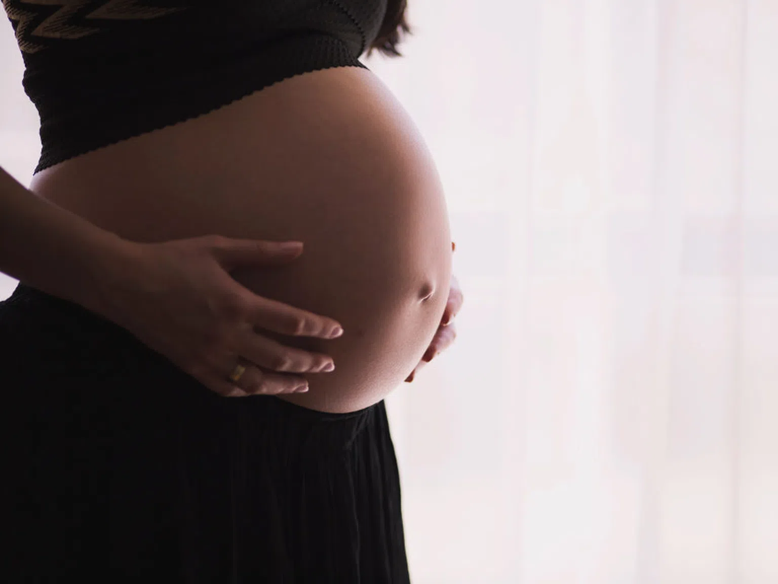 Могат ли бременните жени да взимат вана: Кога е опасно?