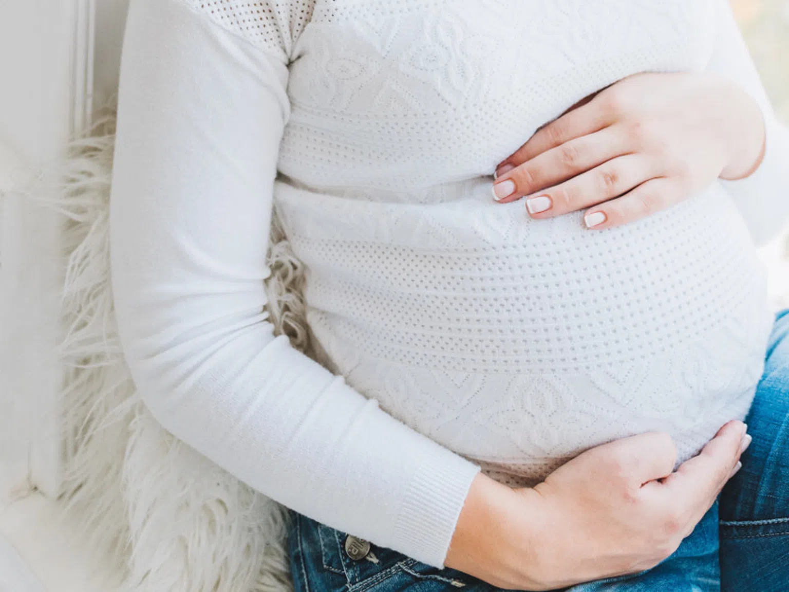 Защо бебето в утробата започва да мърда по-малко?