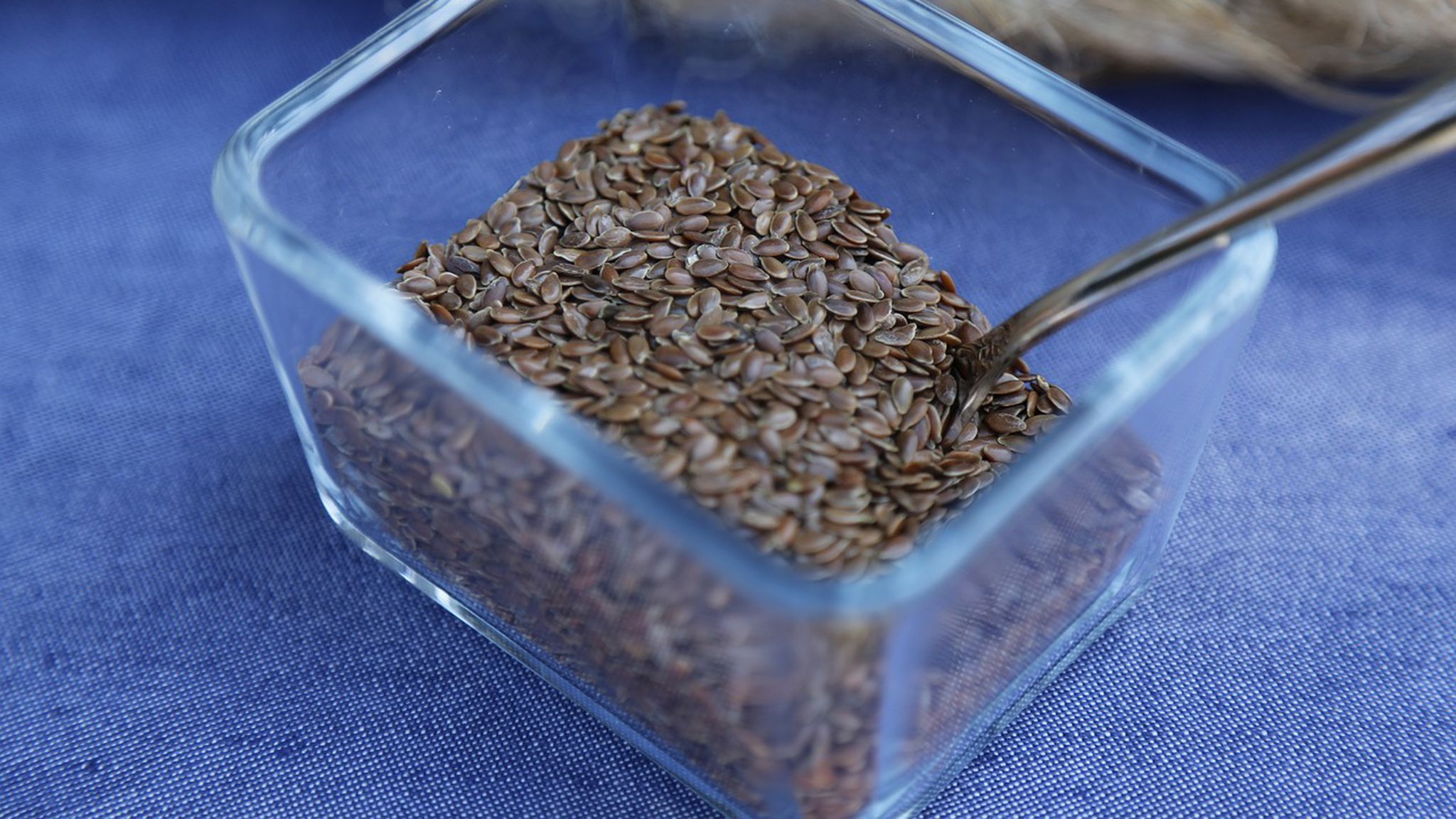 Как да приготвим ленено семе за отслабване, здраве на стомаха и косата