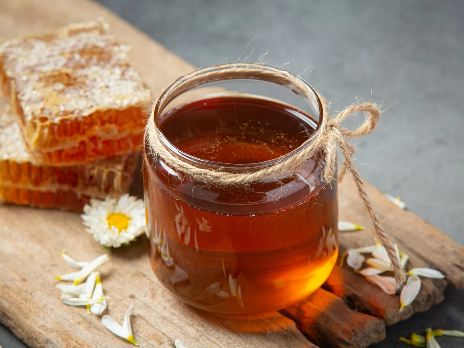 Код здраве: Опасен ли е медът, разтопен на водна баня