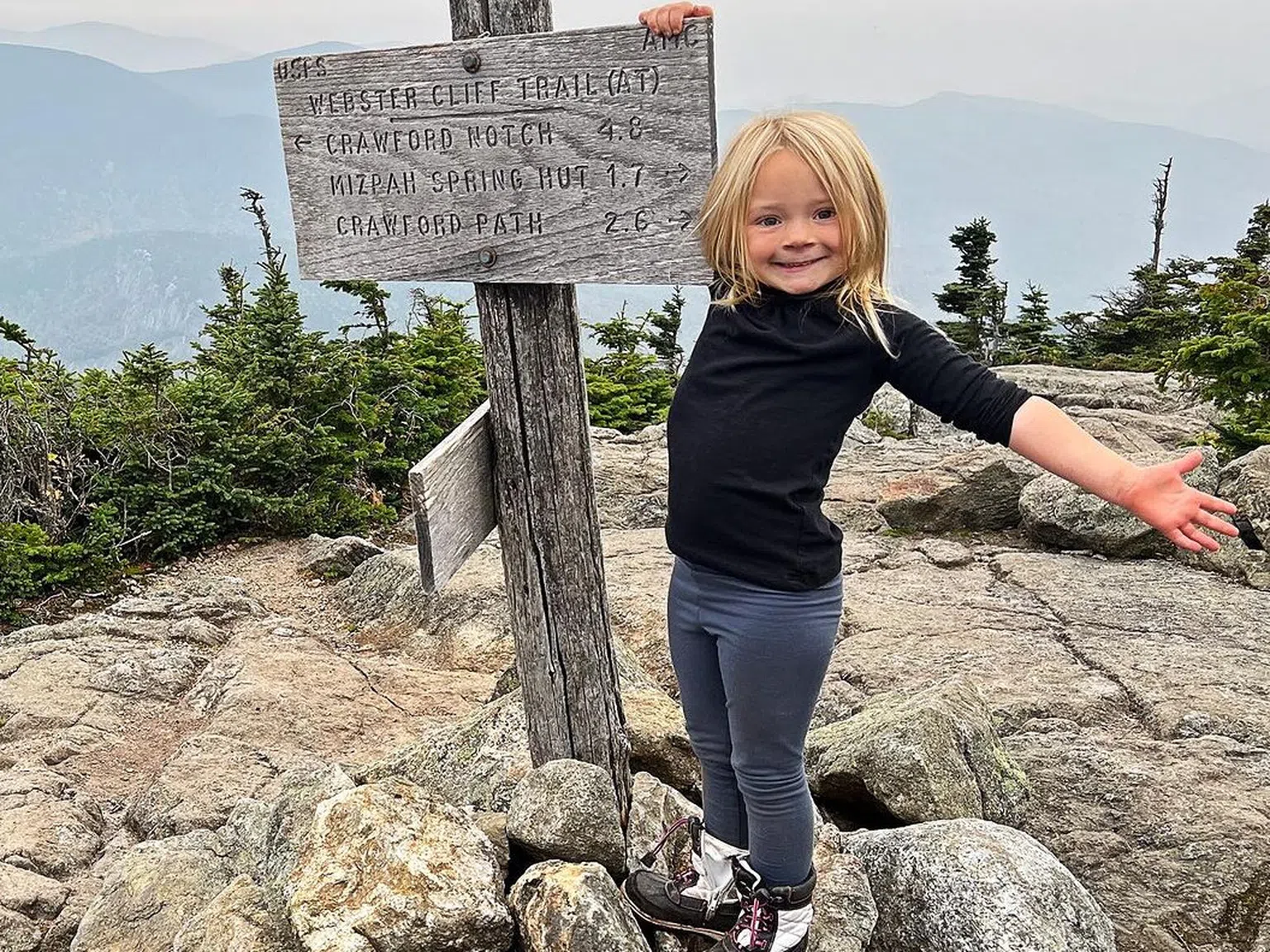4-годишно момиче чупи рекорда за най-млад човек, изкачил 48 планински върха