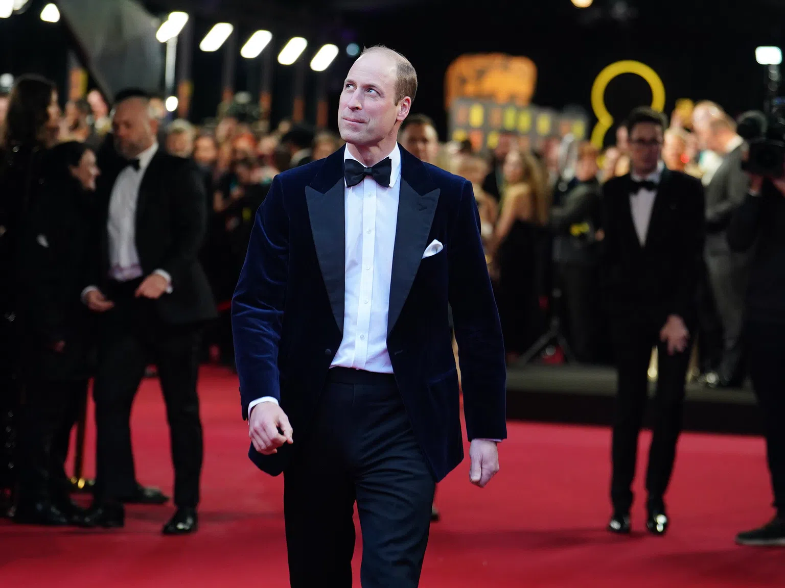 Бляскава поява на принц Уилям на наградите БАФТА - но без Кейт