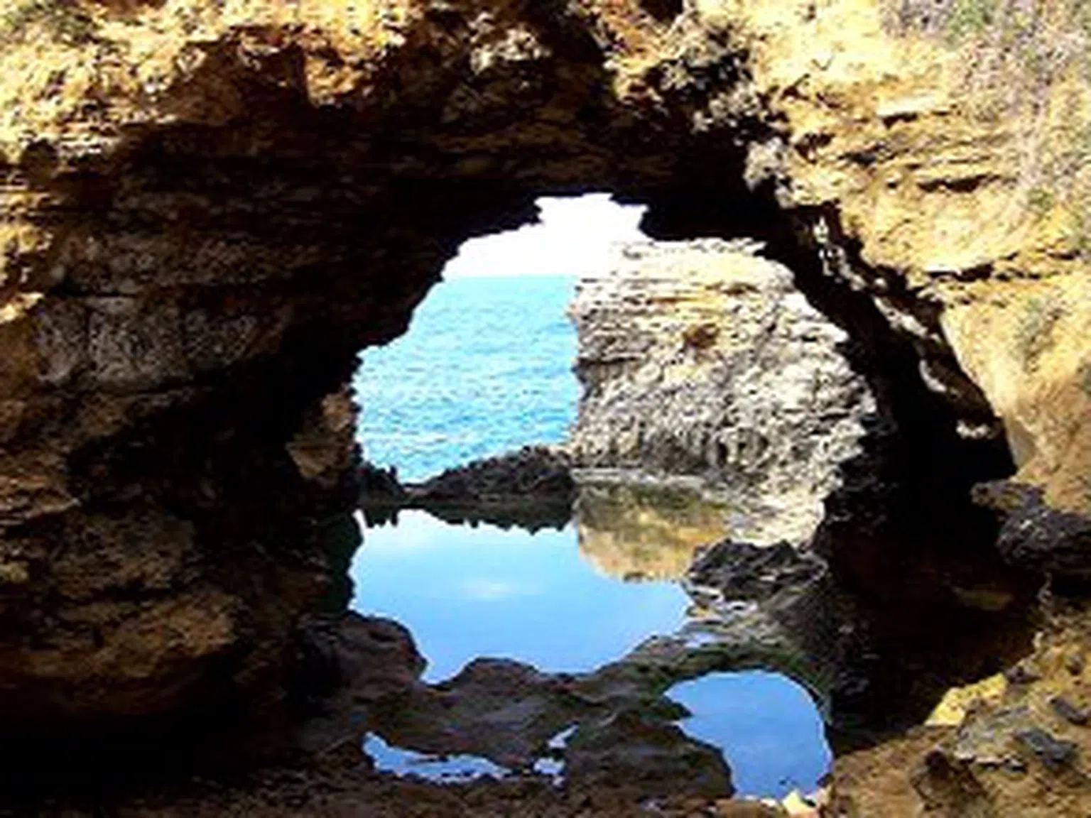 9 красиви водни пещери