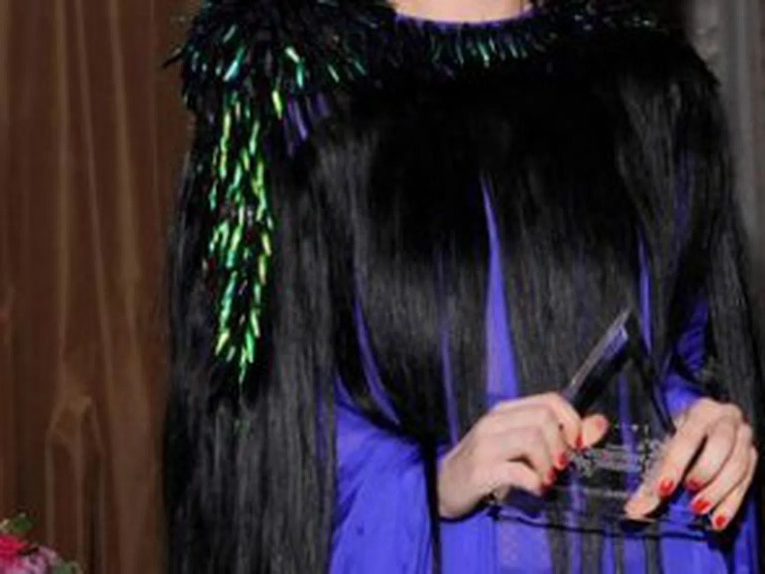 Гага стил: Рокля украсена с истинска човешка коса