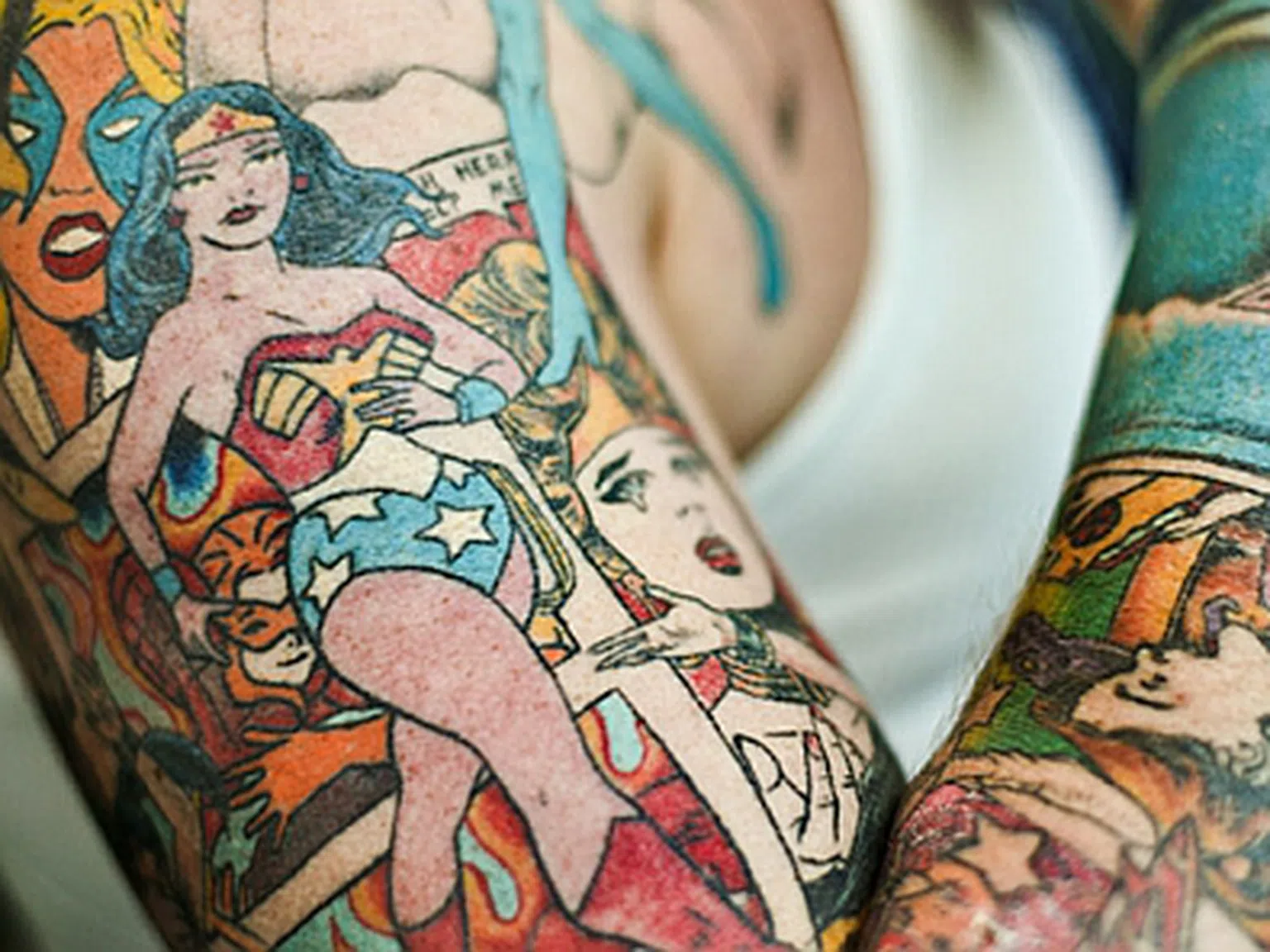 Татуировки с комикси – носталгия по детството