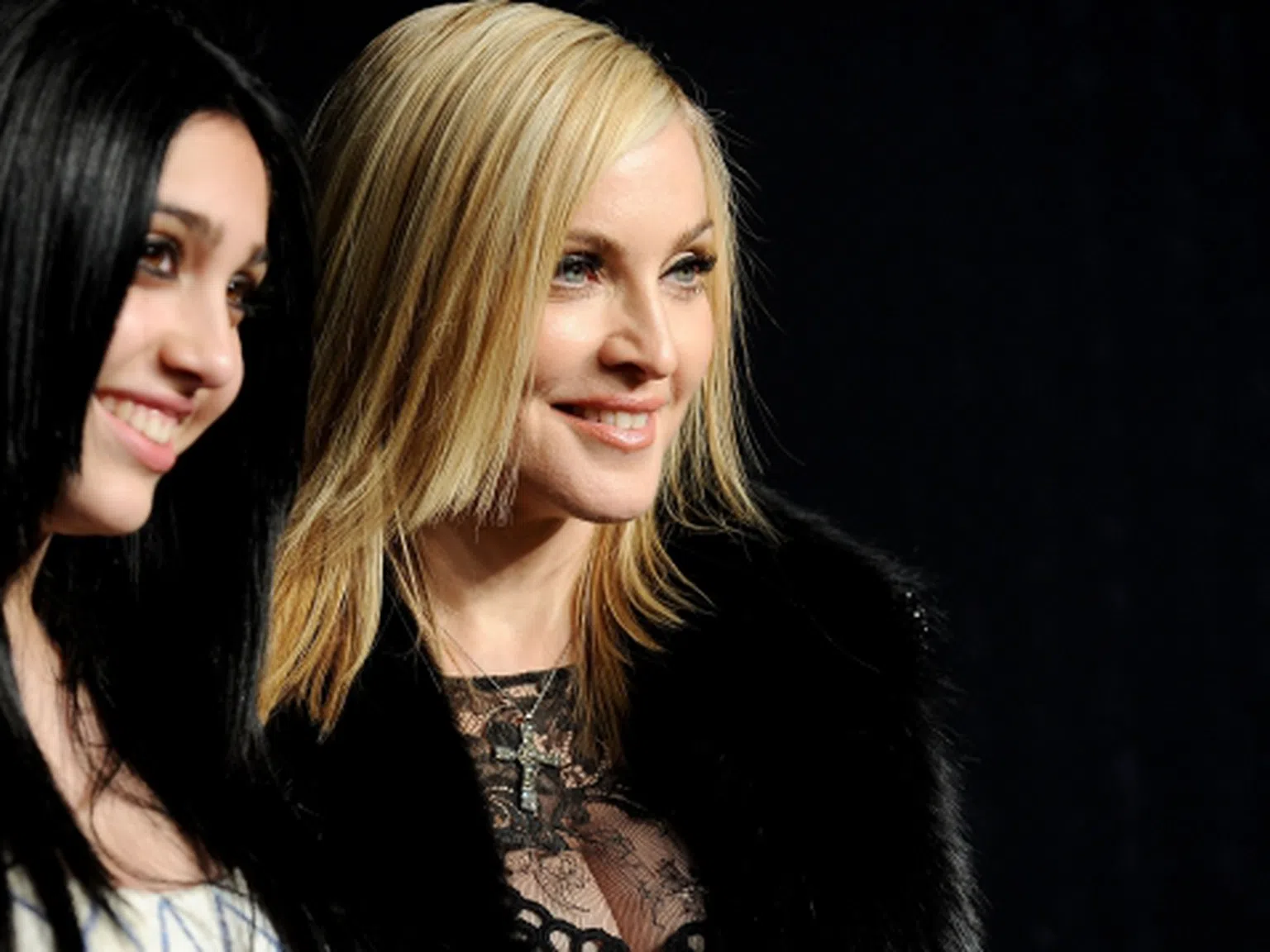 LA Triumph съди модната линия на Лурдес и Мадона