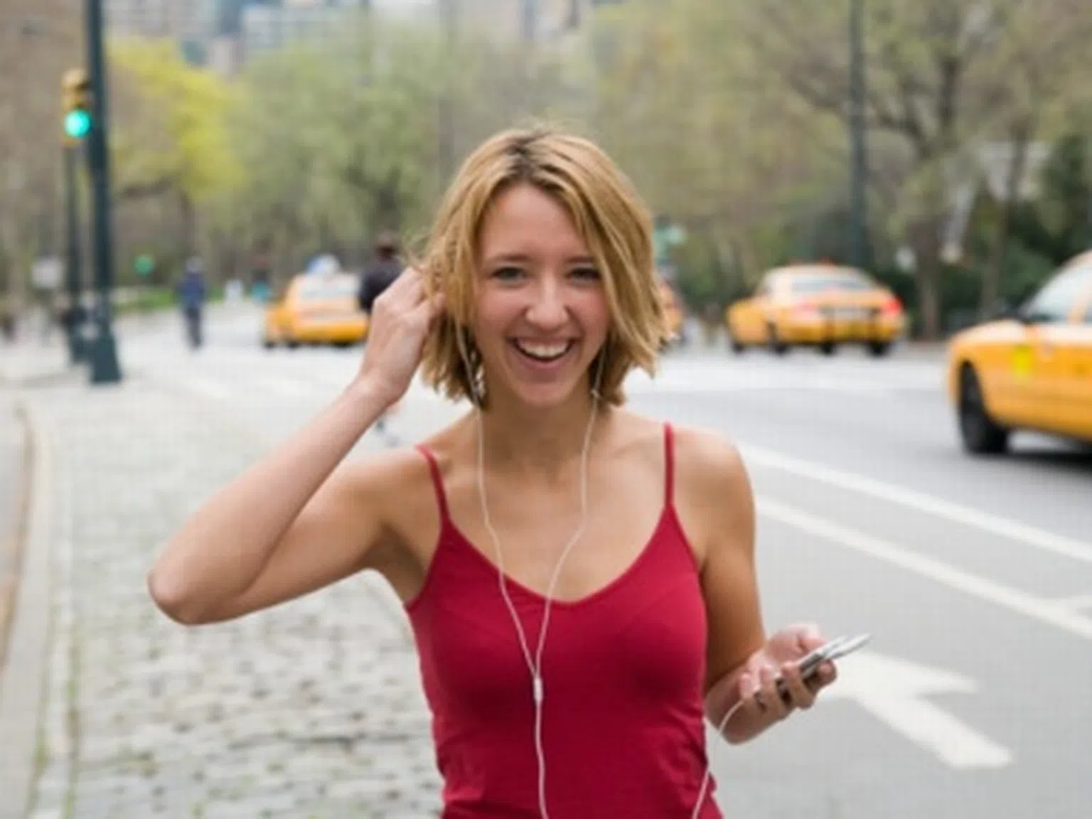 Слушането на музика със слушалки намалява мозъчната способност