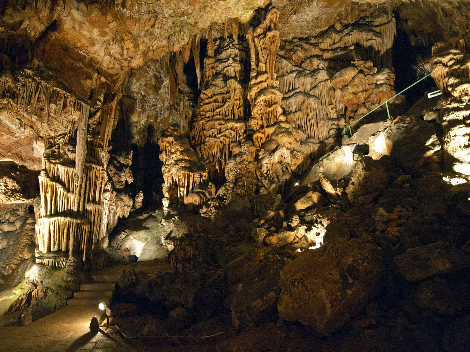 Най-красивата пещера в България