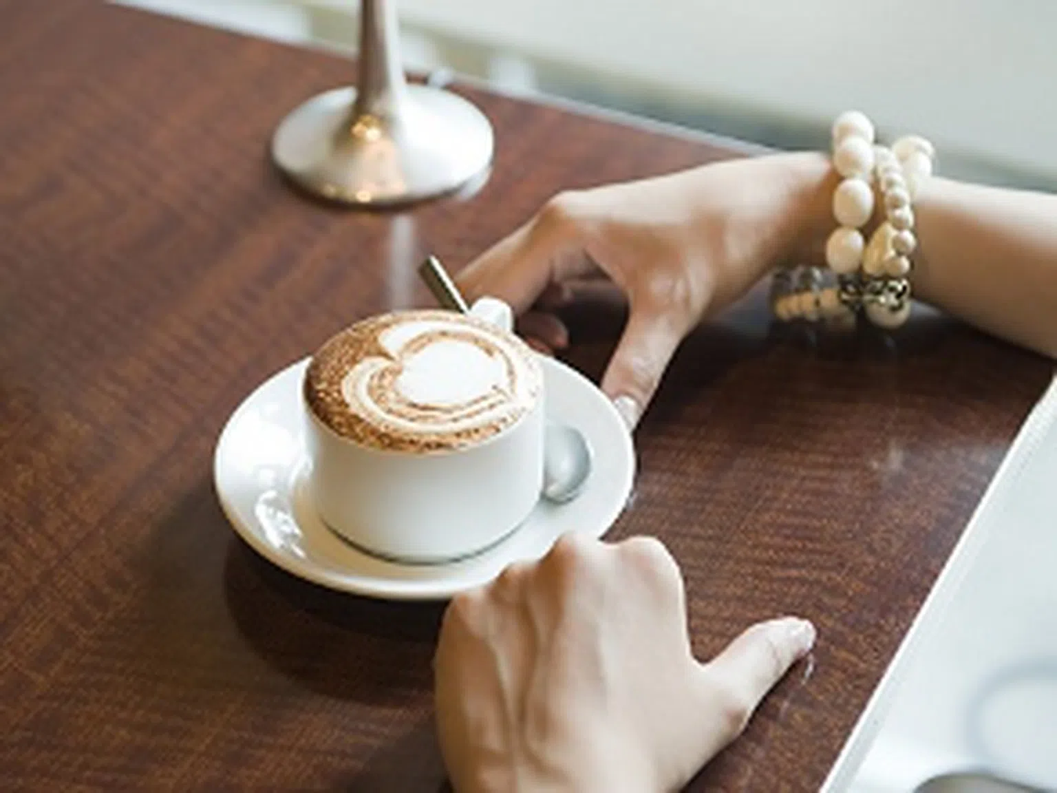 Разбит мит на седмицата: Безкофеиновото кафе няма кофеин