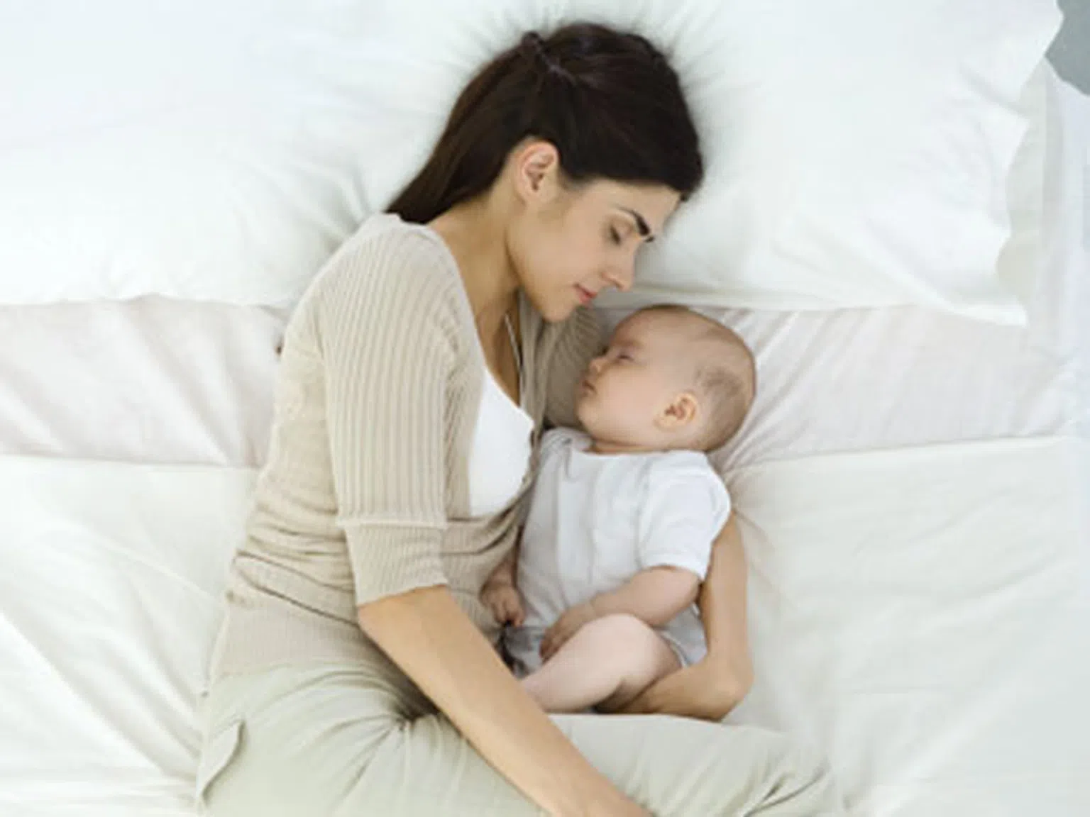 Бебетата трябва да спят при майките си?