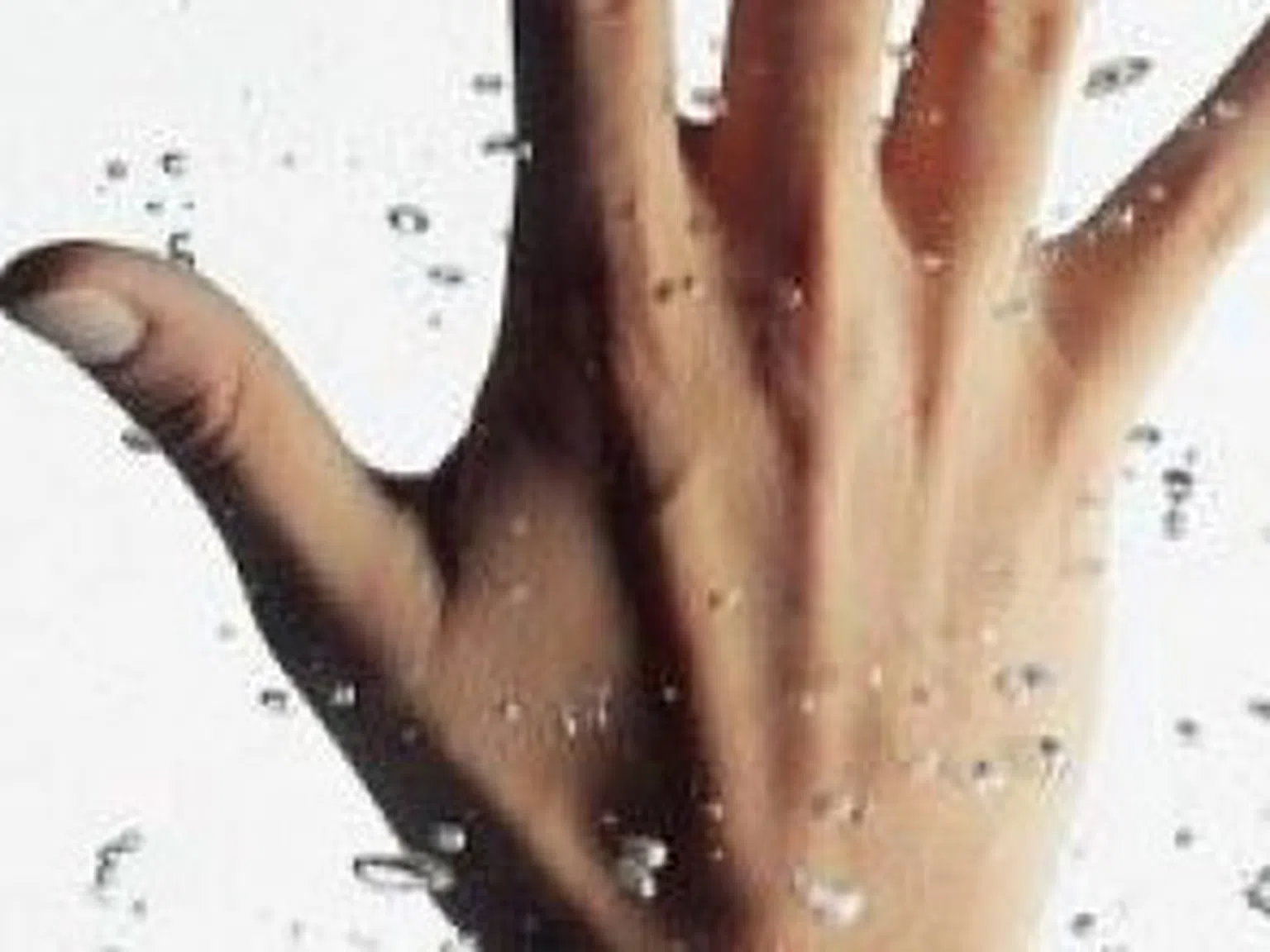 Магия за ръце: 30-минутна процедура заличава времето