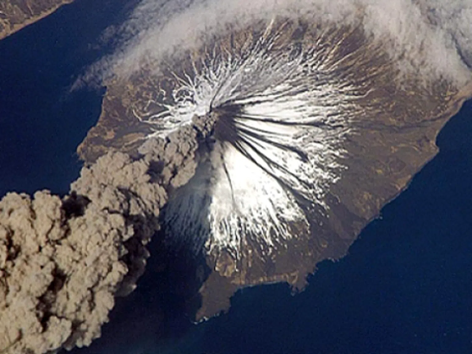 Вулкан образува нов Канарски остров