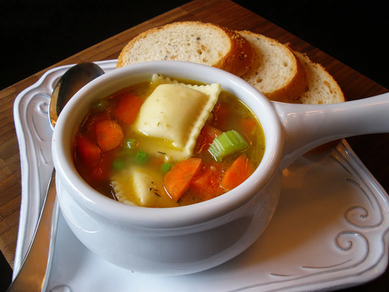 Супа с равиоли