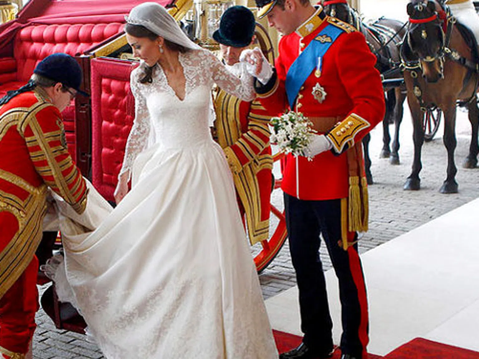 Роклята на Кейт ще се пази в Бъкингамския дворец