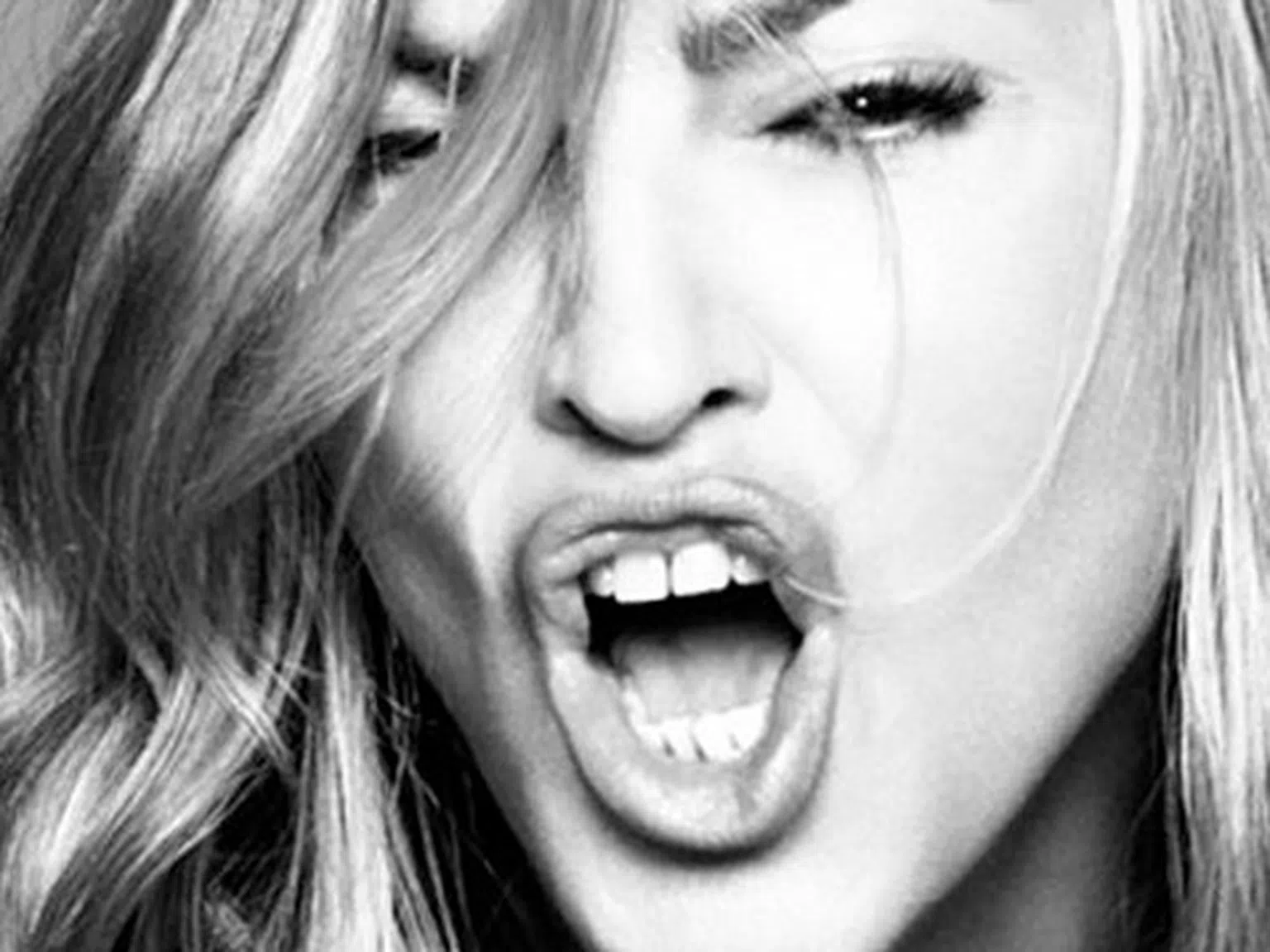 Нов сингъл и минус 20 години за Мадона