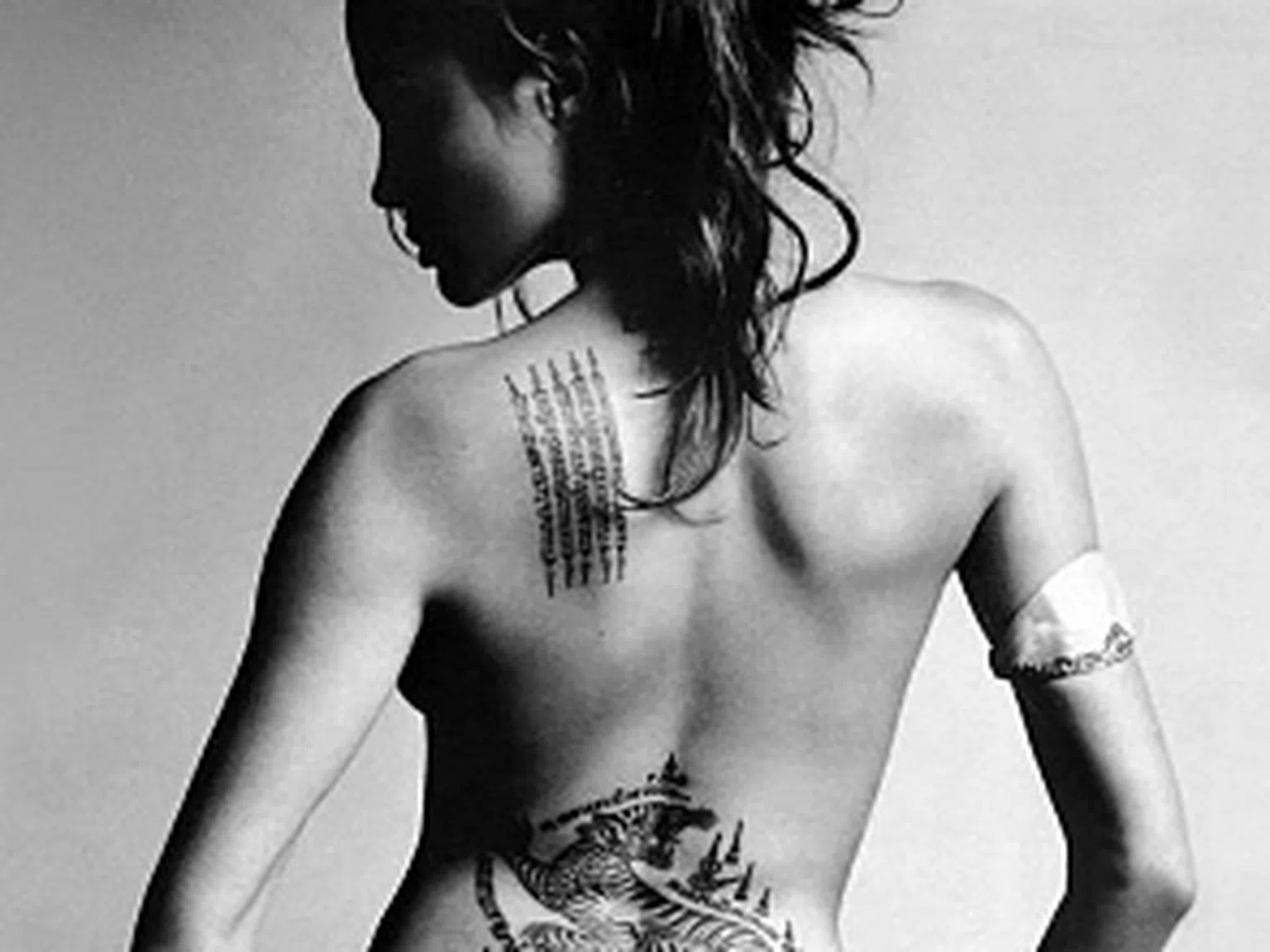Татуировките на Анджелина Джоли