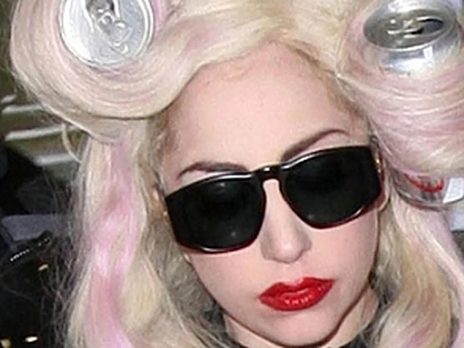 Лейди Гага стана на 24г. Ще празнува в обикновен бар