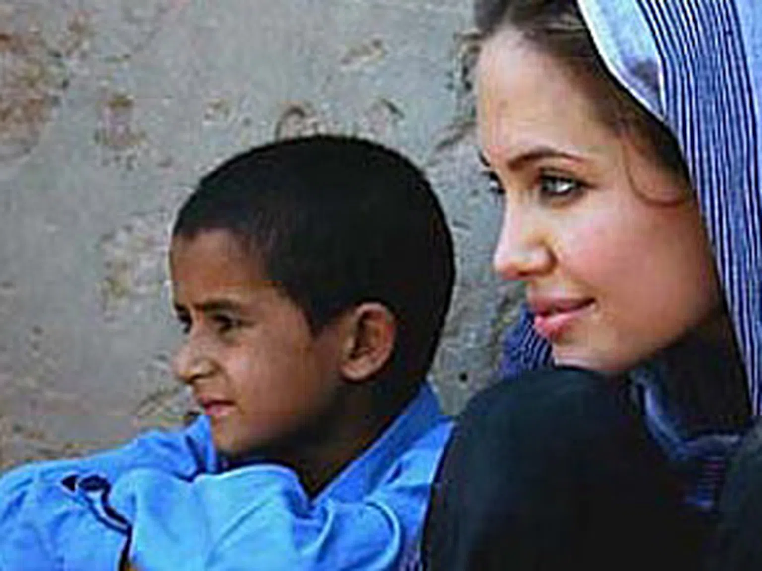 Анджелина страда за Пакистан и няма приятели