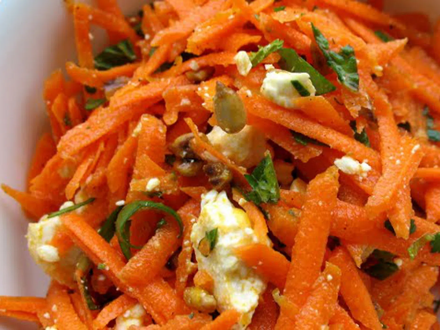 Ммм… салата от моркови: вкусна и полезна