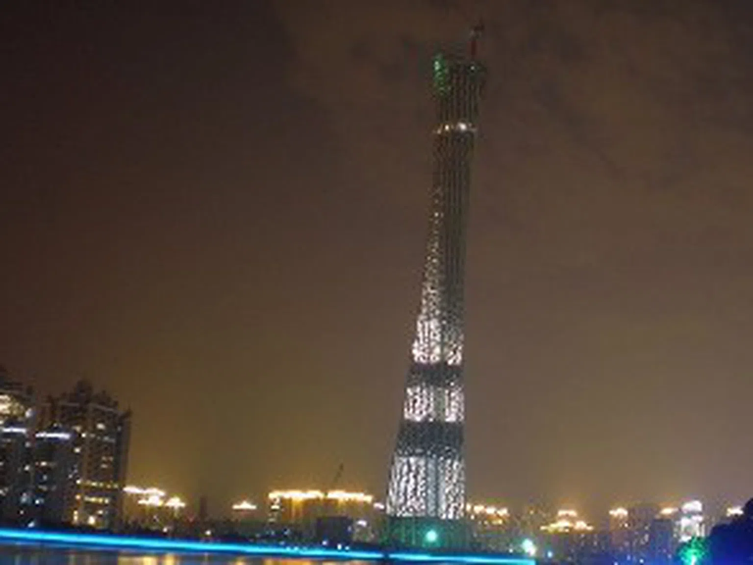 Новите чудеса на света: ТВ кула в Гуанджоу
