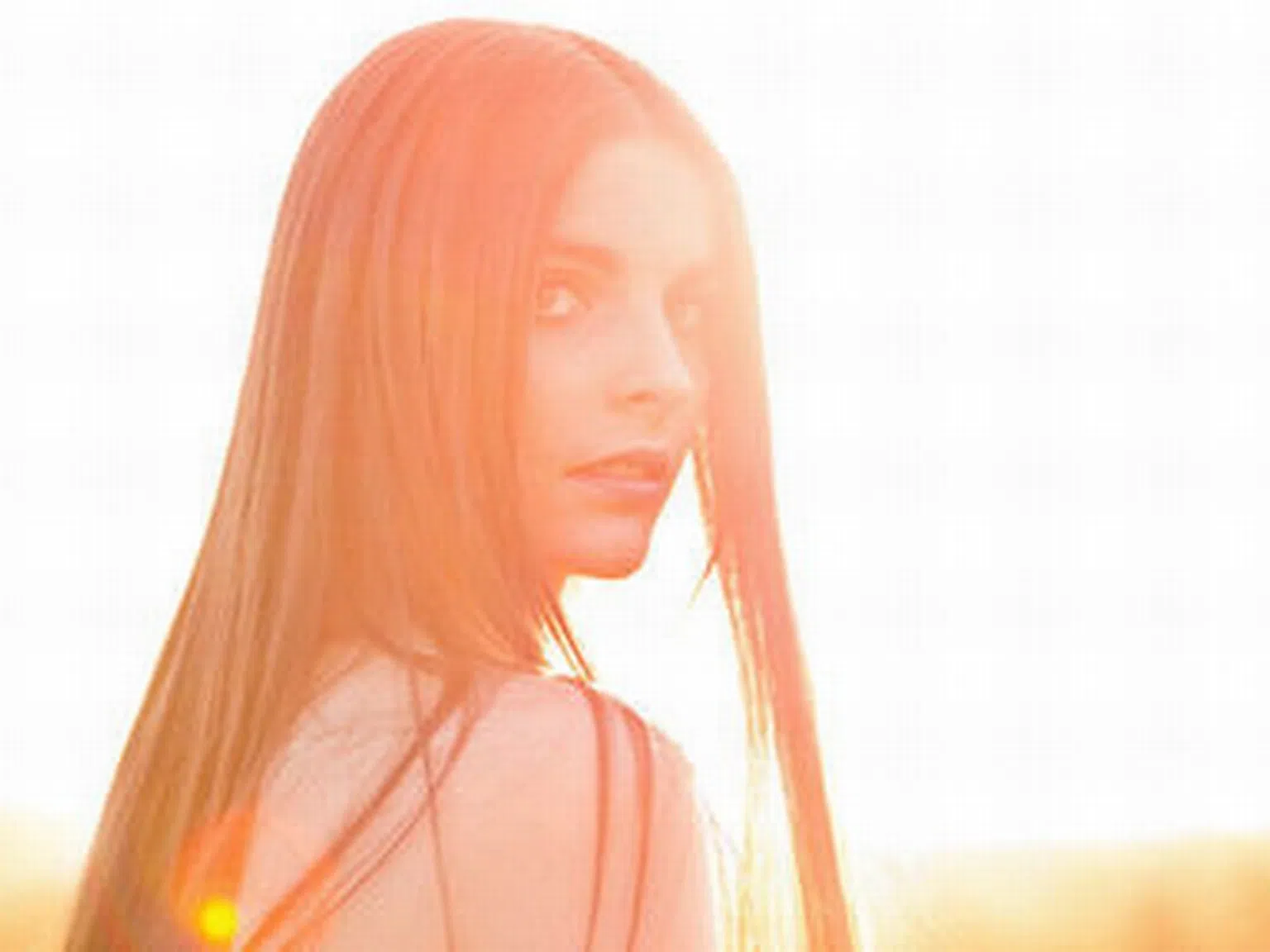 Дъщерята на Камелия Тодорова представи дебютен сингъл и видео ''Follow The Step'' (видео)