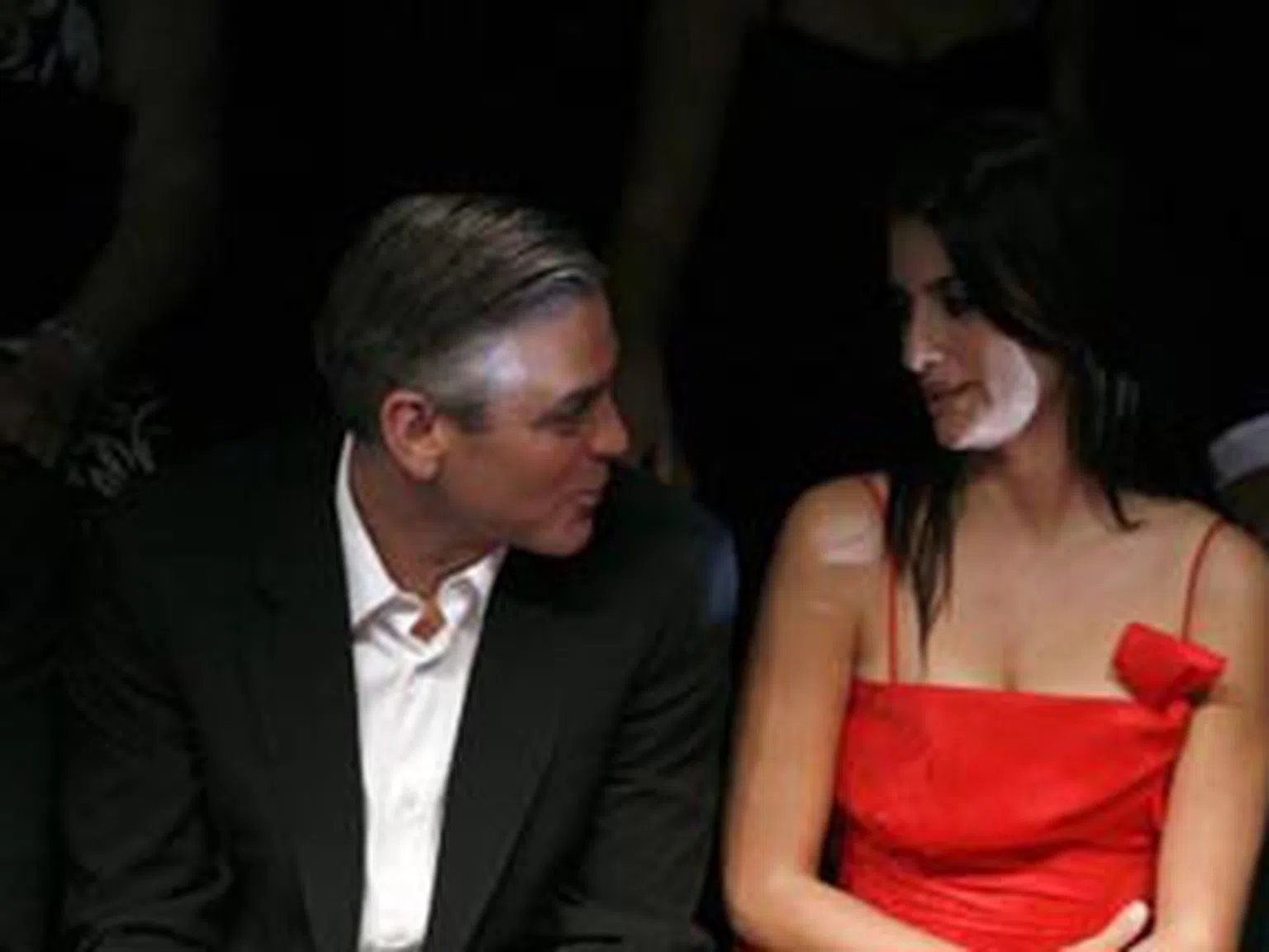 Джордж Клуни и Пенелопе Крус с най-сексапилни гласове в света!