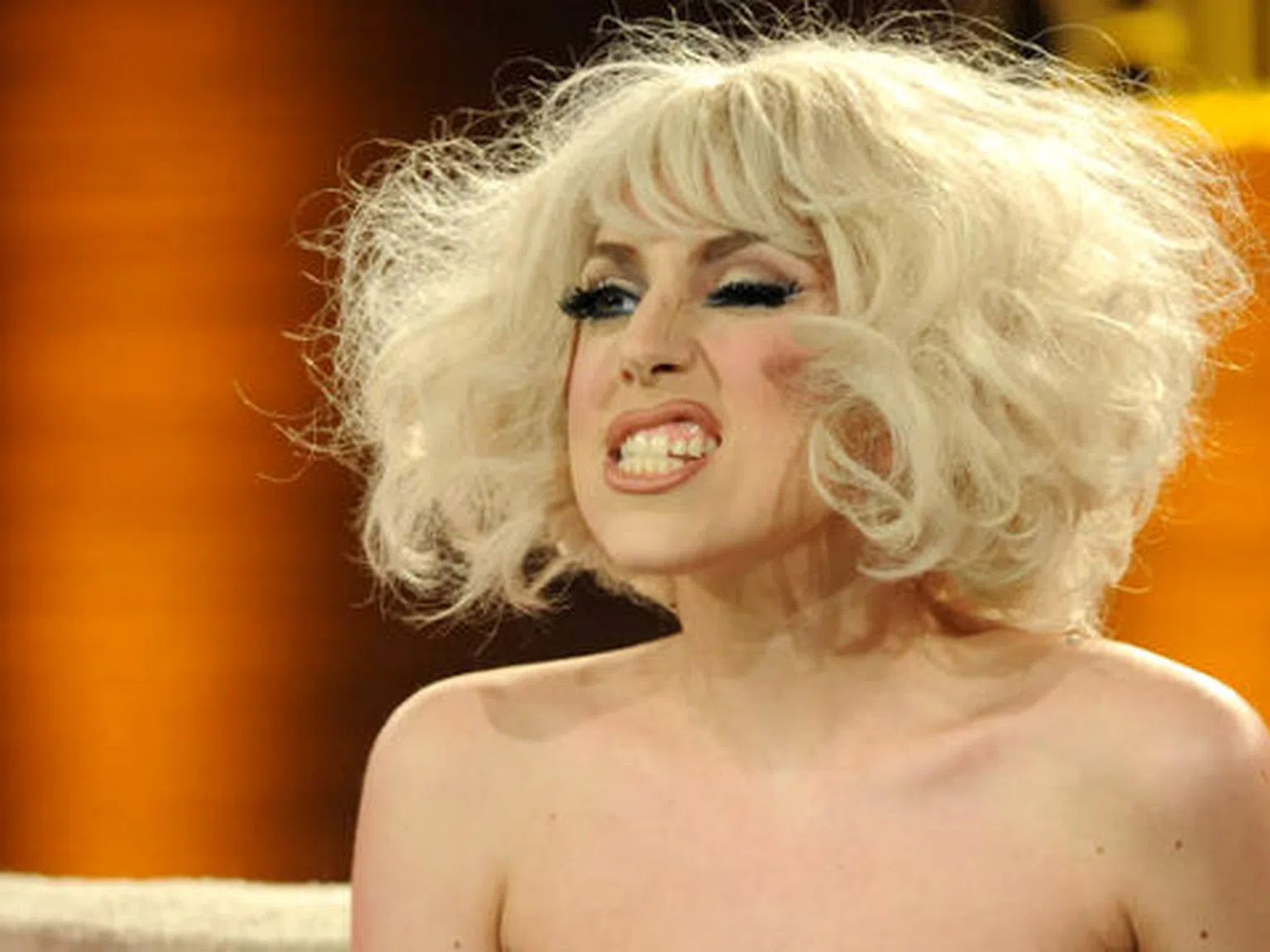 Гага дебютира като модел за Тиери Мюглер