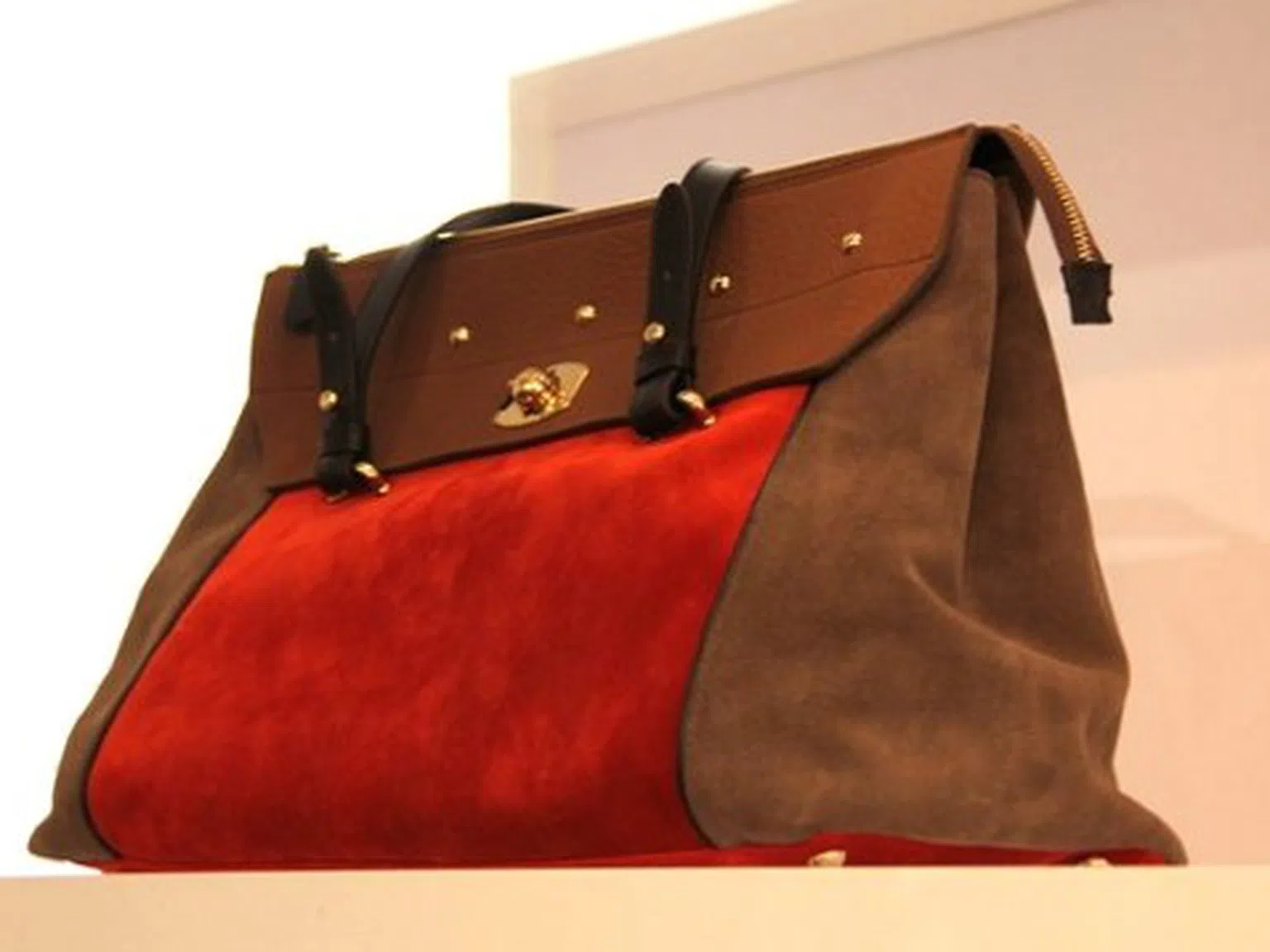 Модерни, елегантни, цветни – чантите Furla за есен-зима 2011-2012