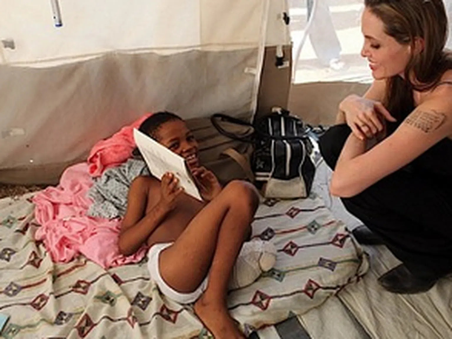 Анджелина отиде в Хаити