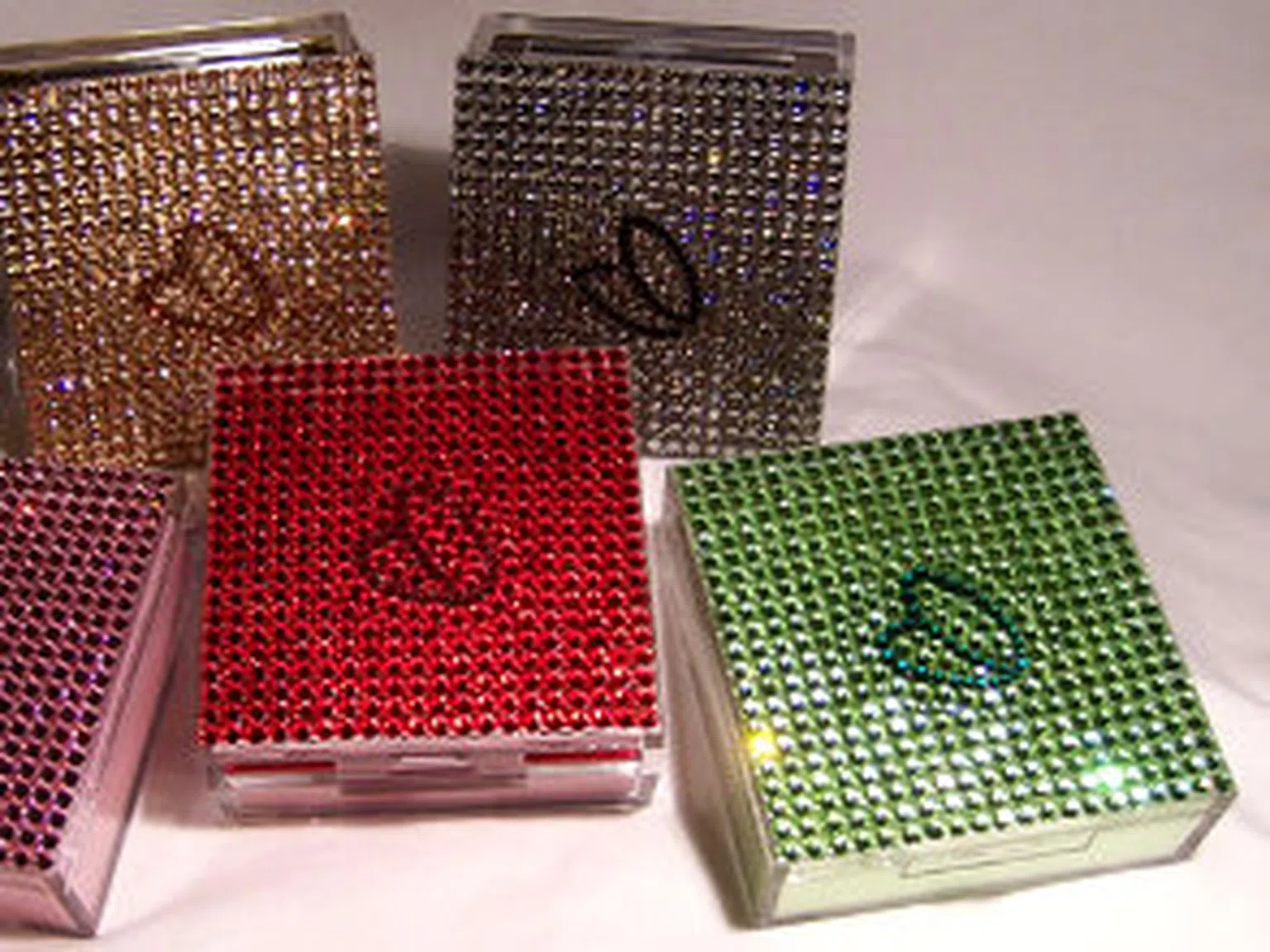 Кутийка за презервативи с кристали Swarovski