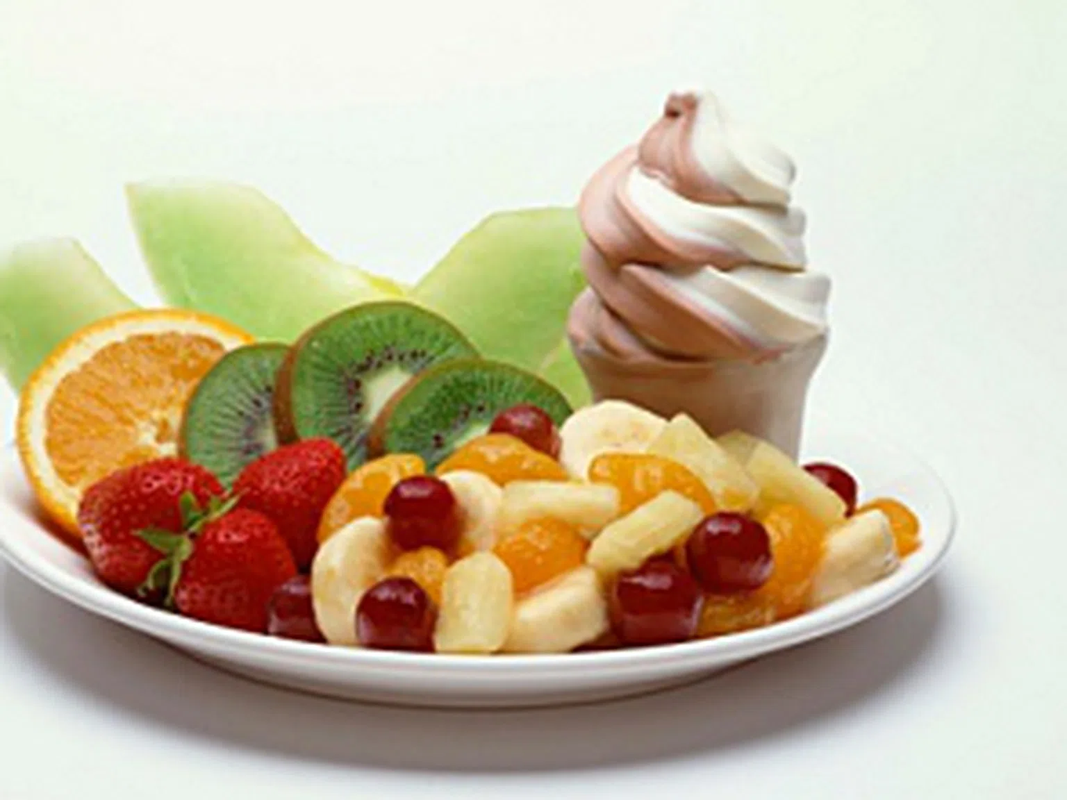 Сладолед, плодове и мед