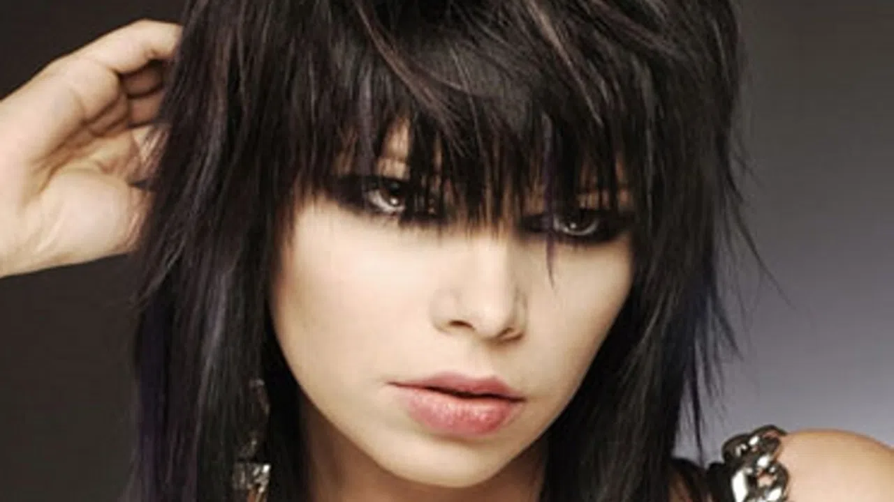 Дълги коси на етажи за 2011 Новини - woman.bg