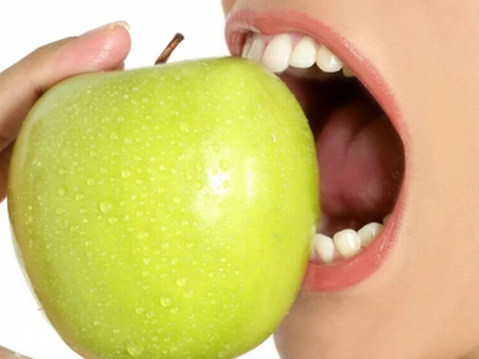 Ябълките увреждат зъбите