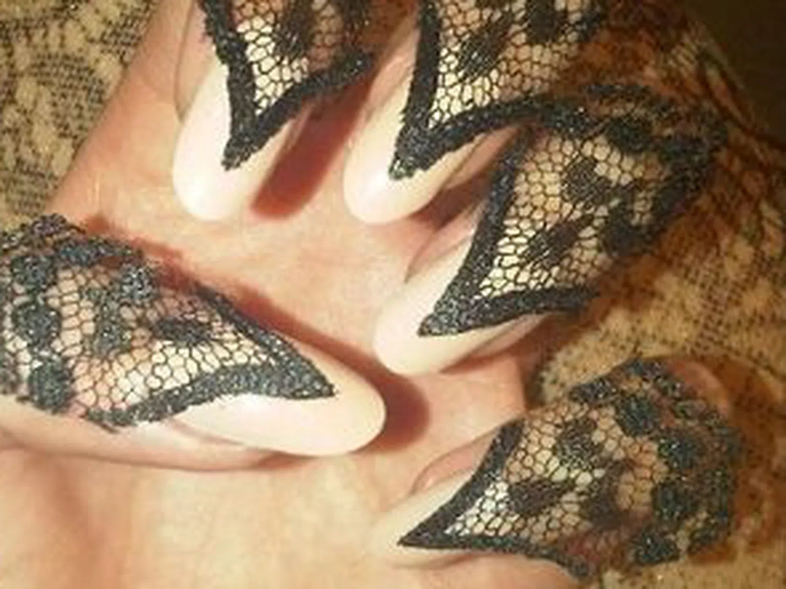 Дантелените нокти на Кейти Пери