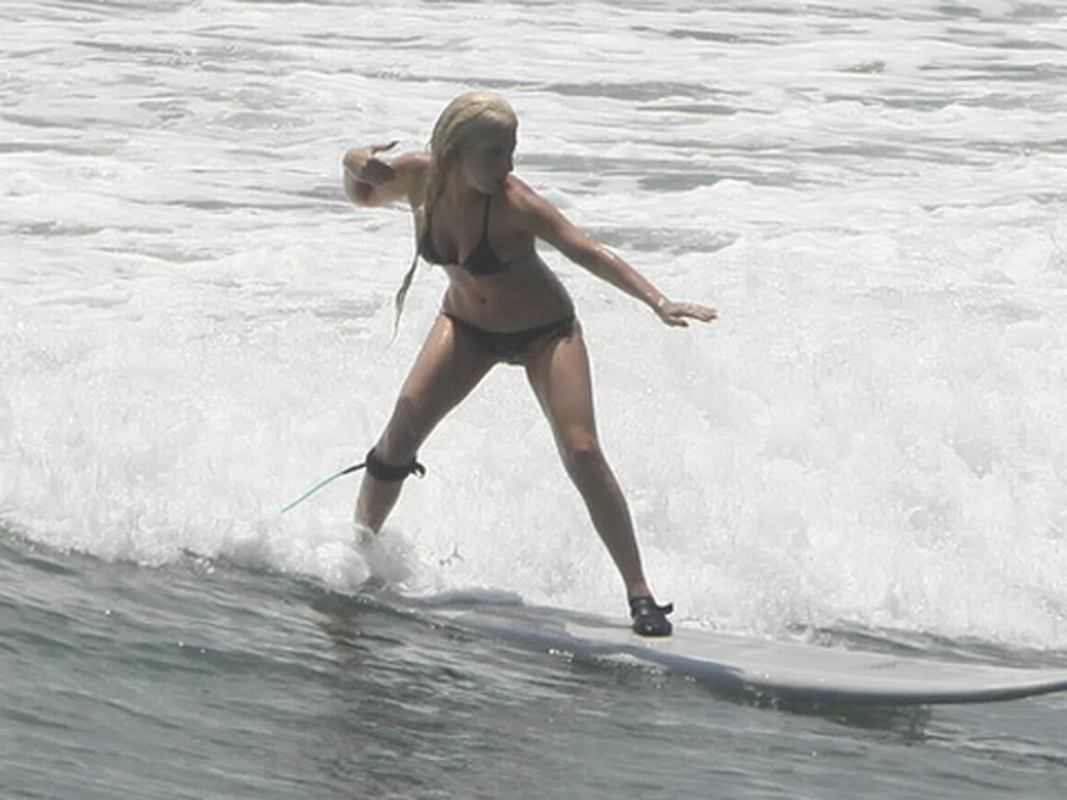 Лейди Гага е "на гребена на вълната" в Пуерто Ваярта (снимки)
