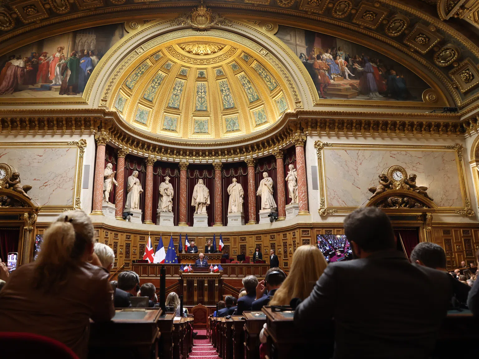 Крал Чарлз III произнесе историческа реч пред френския Сенат (снимки)